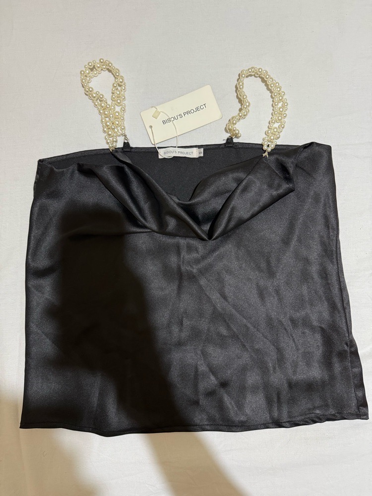 Pull satiné noir – Marque Bisou’s Project – Neuf avec étiquette