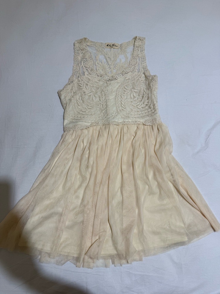 Robe courte couleur crème
