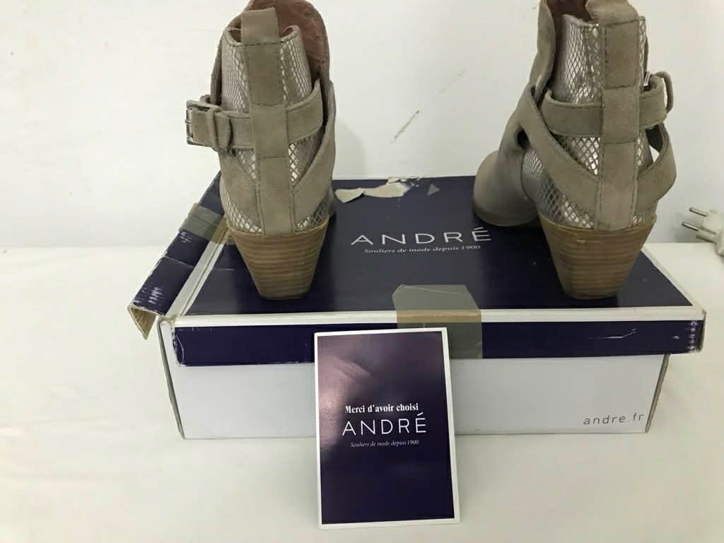 Bottines en daim André T40