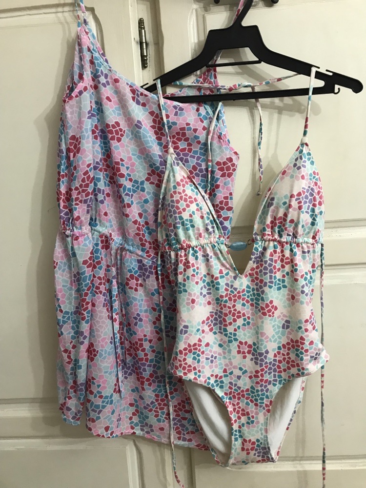 Maillot de bain avec sa robe de plage T36