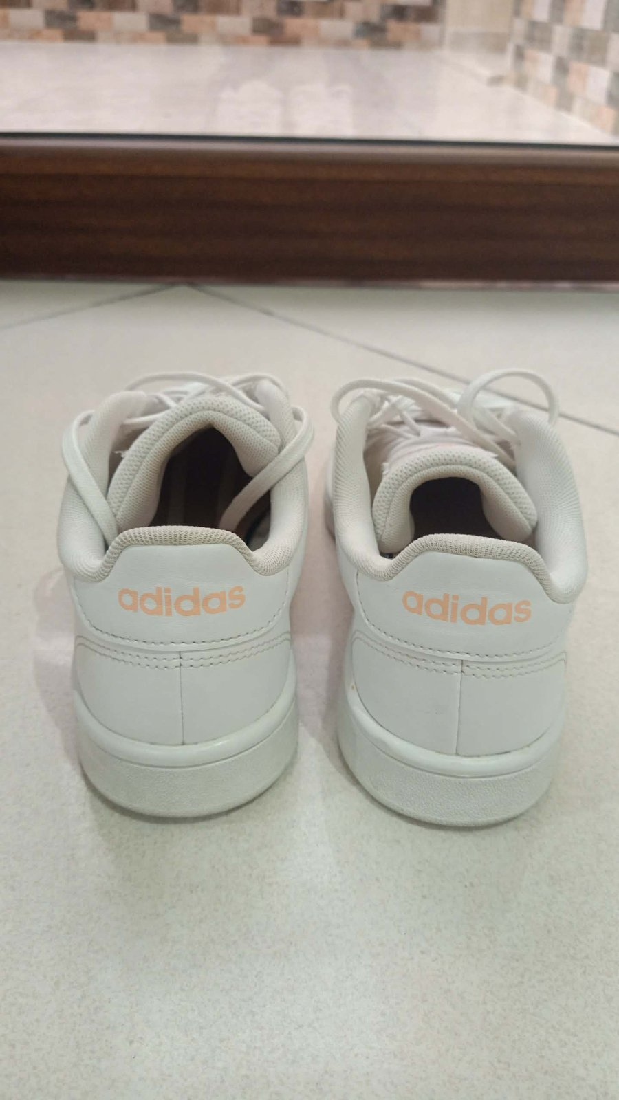 Adidas advantage base femmes, P38