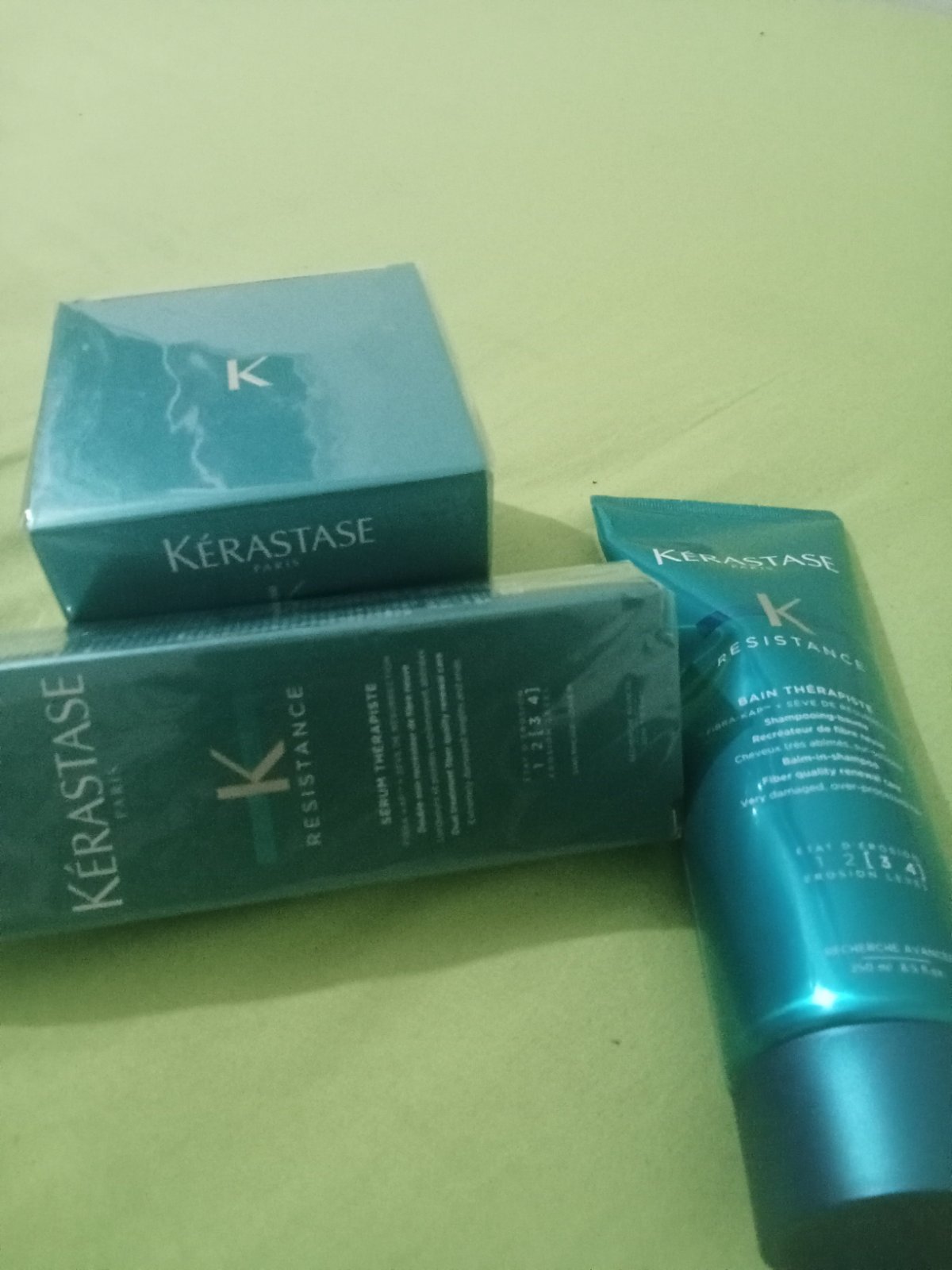 Therapiste une gamme complète pour cheveux très abîmé 