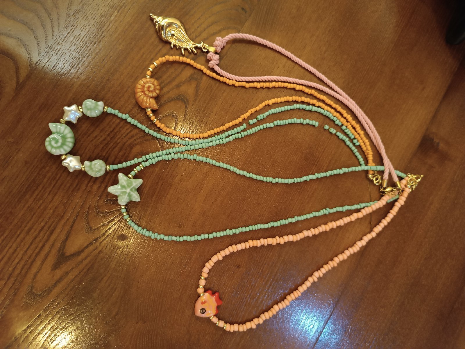 Colliers avec Motifs en résine 