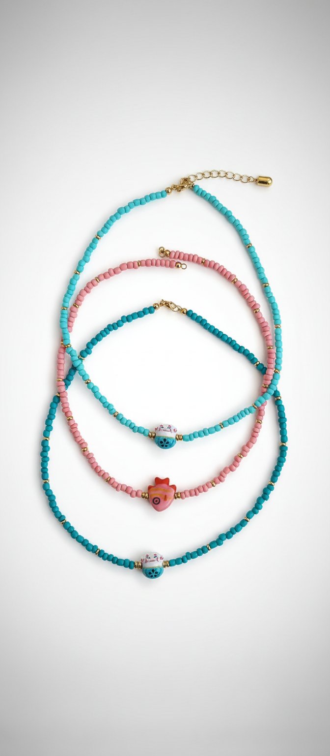 Colliers avec motifs