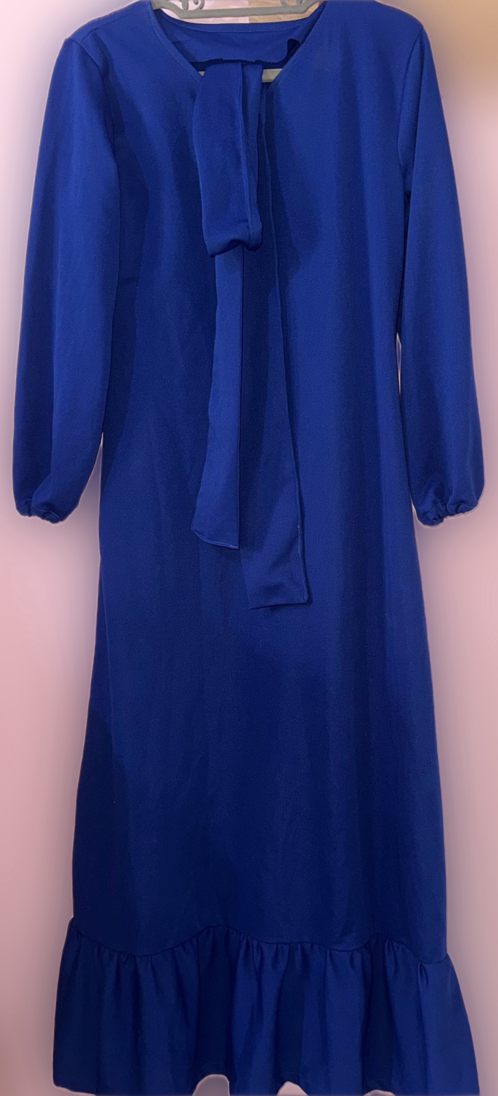 Robe bleu avec ceinture pour femme voilée