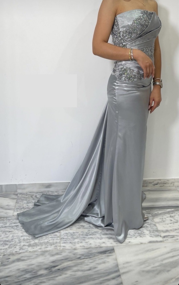 Robe satinée