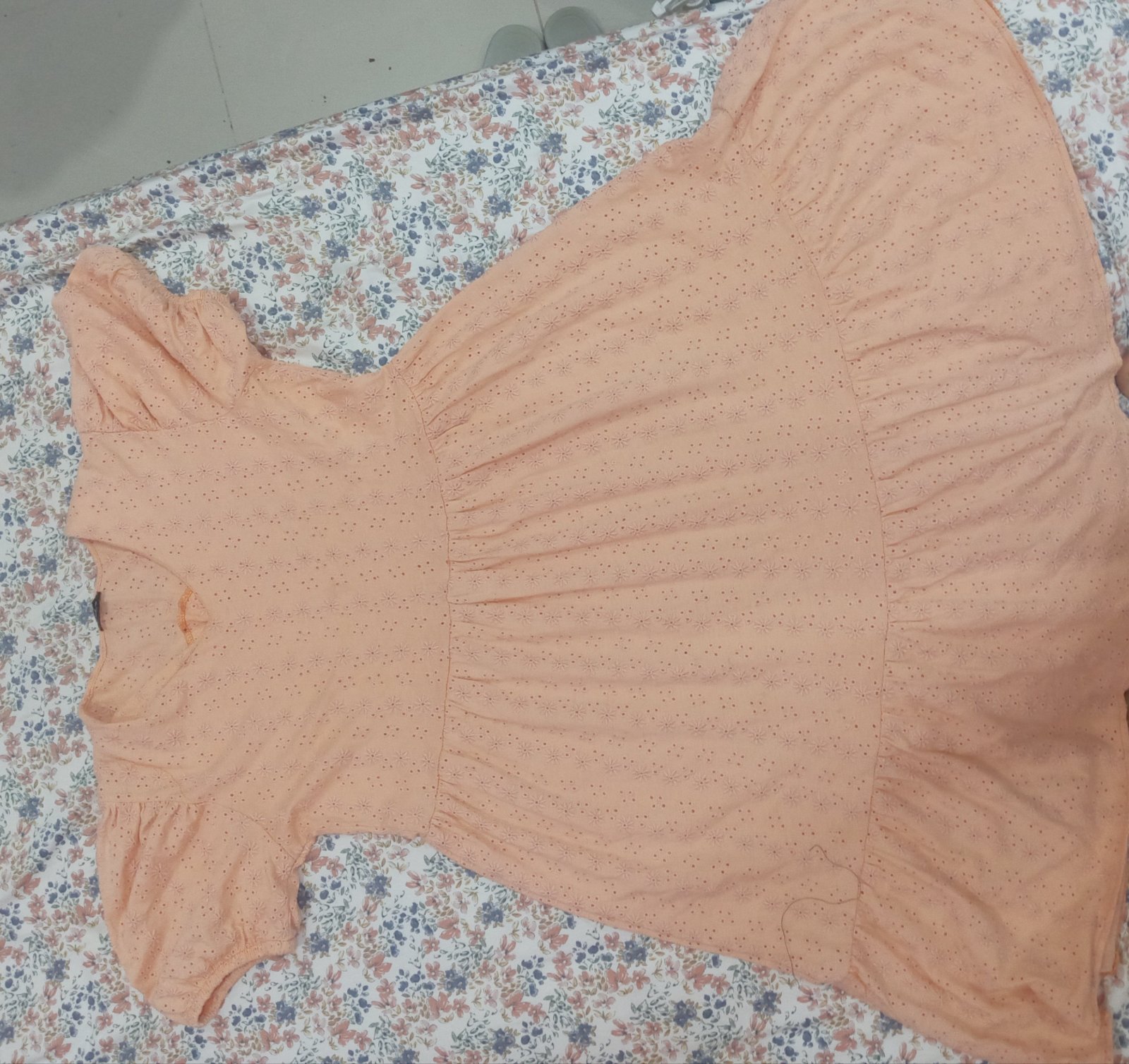Robe rose saumon broderie anglaise