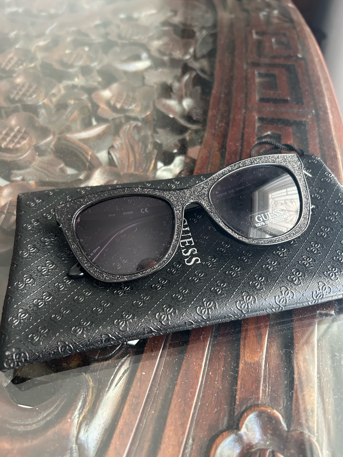 Lunette solaire neuve Guess