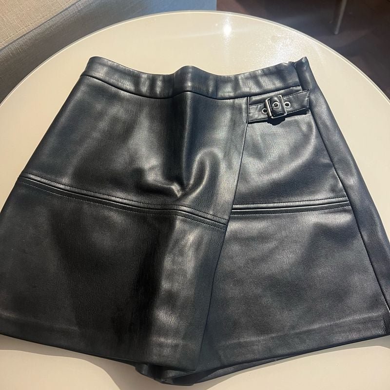 Jupe-short effet cuir tlabes 36 / 38 khaterha ajustable w tetjabed ml hzem 
