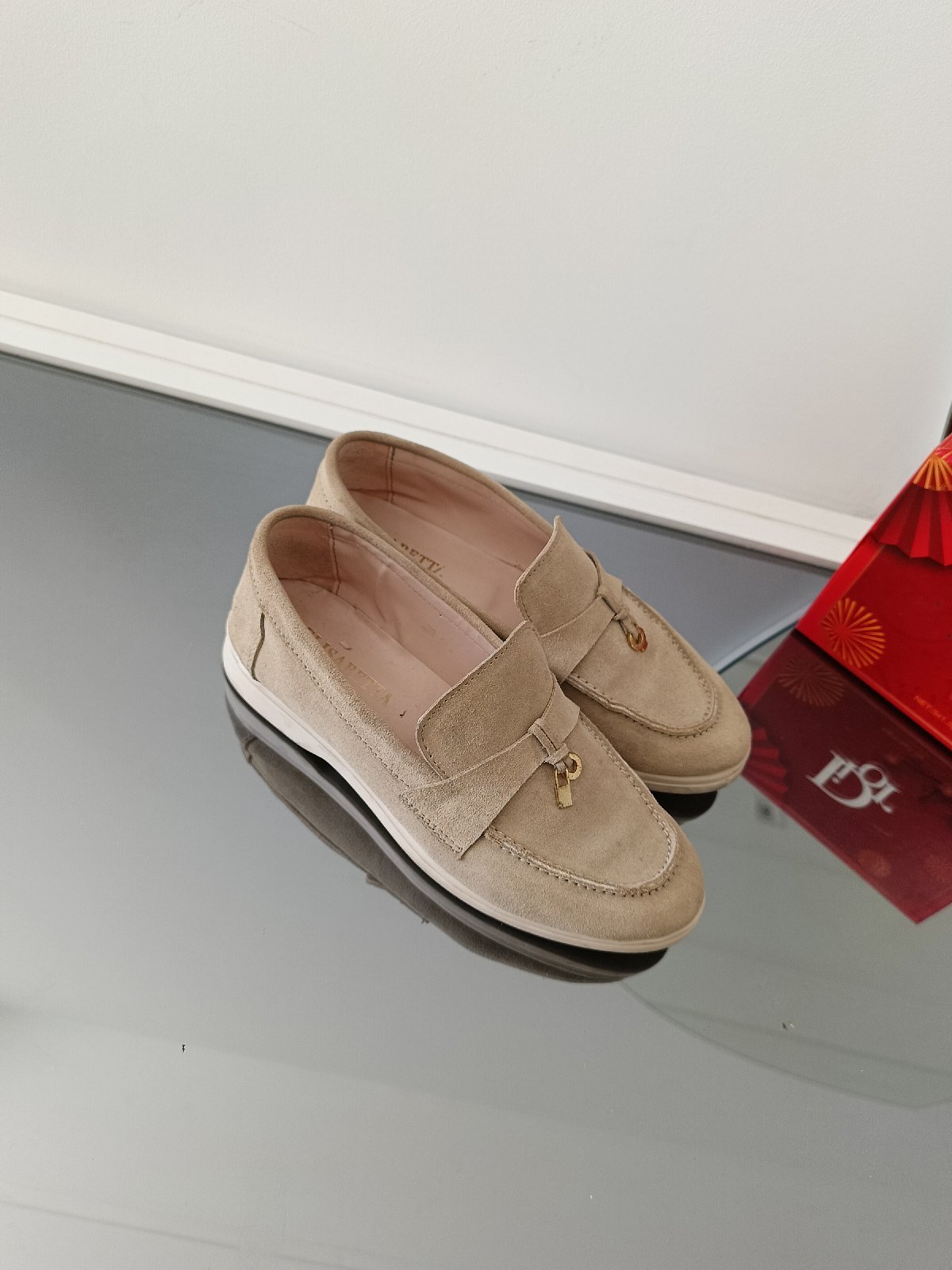 Mocassin porté une seule fois.