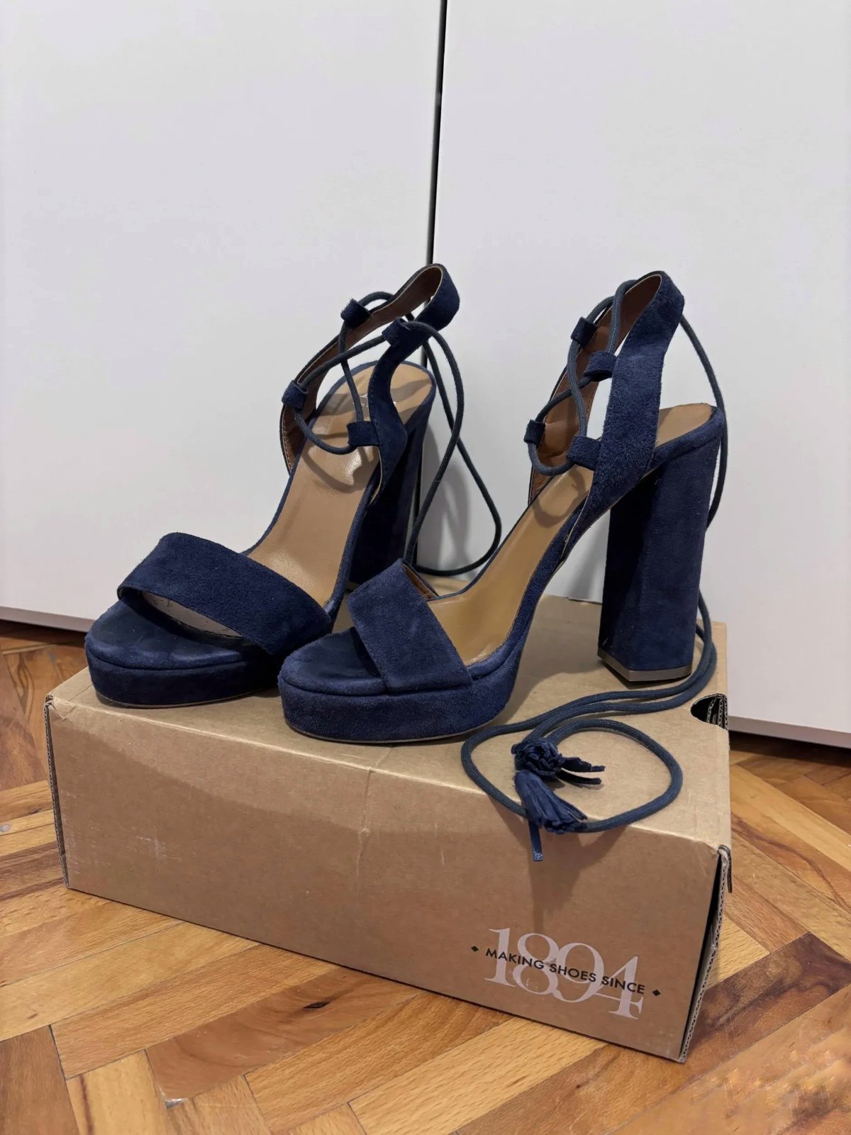 Des talons porté une seule fois 
