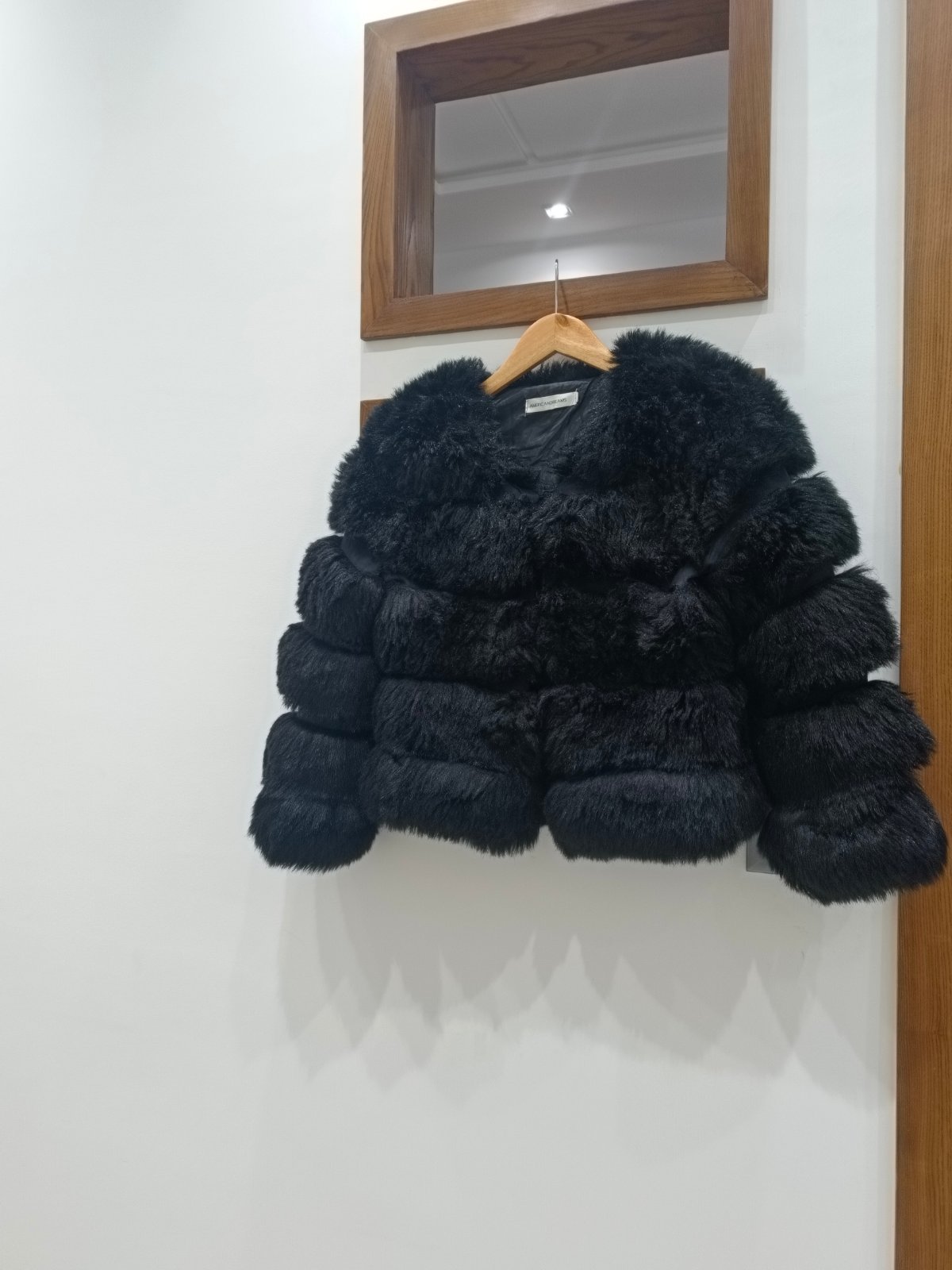 Veste courte en fourrure de renard noir