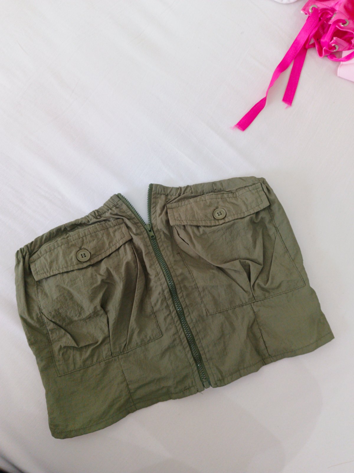 Crop top vert militaire avec deux pochettes jamais porté 