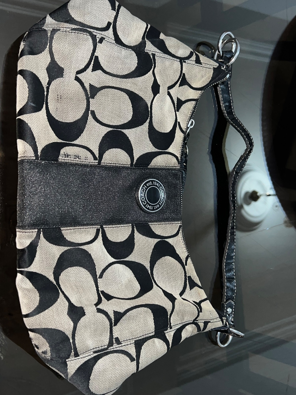 Sac vintage porté épaule Coach 
