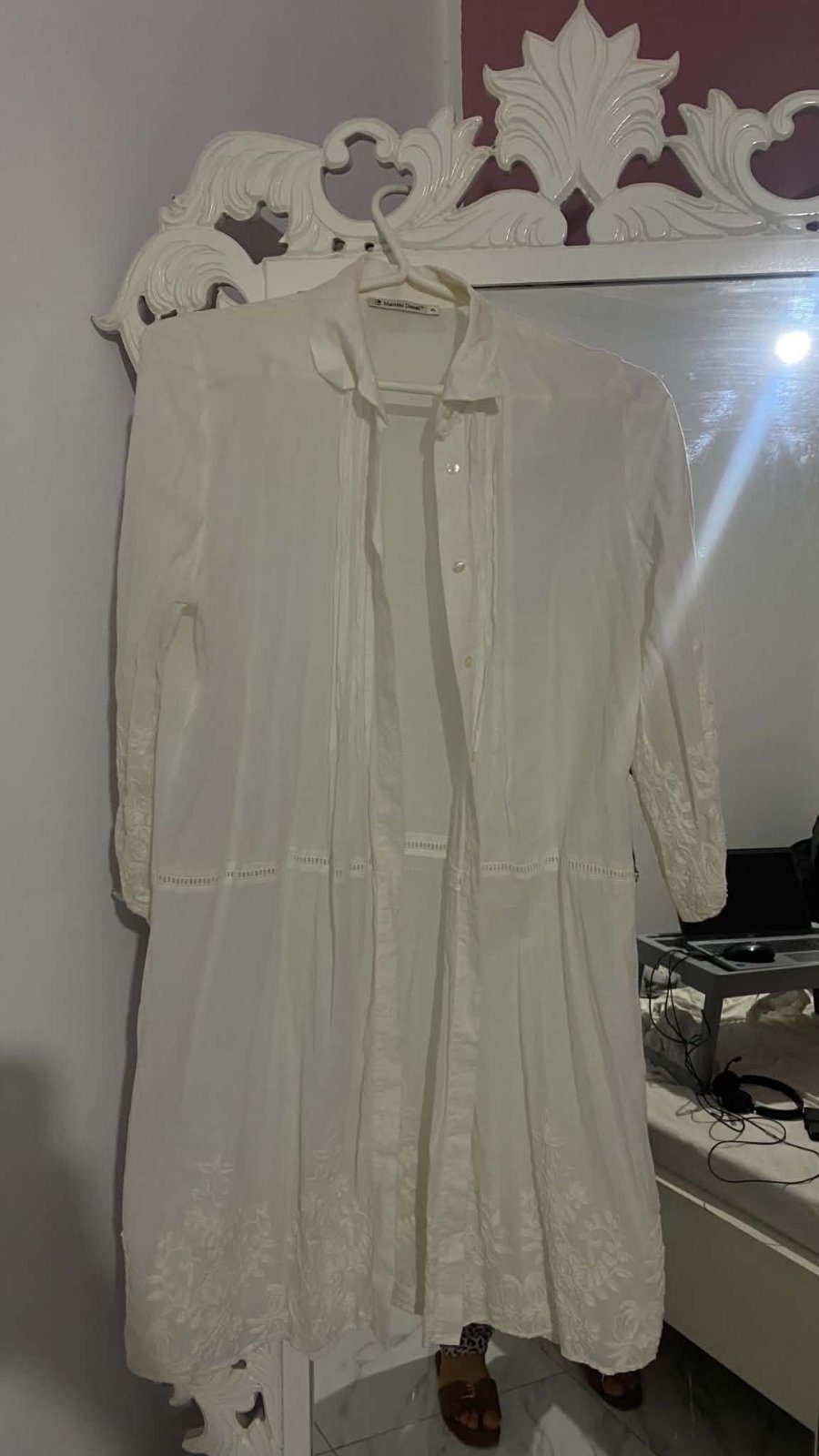 Robe-chemise longue blanche brodée – Style bohème chic