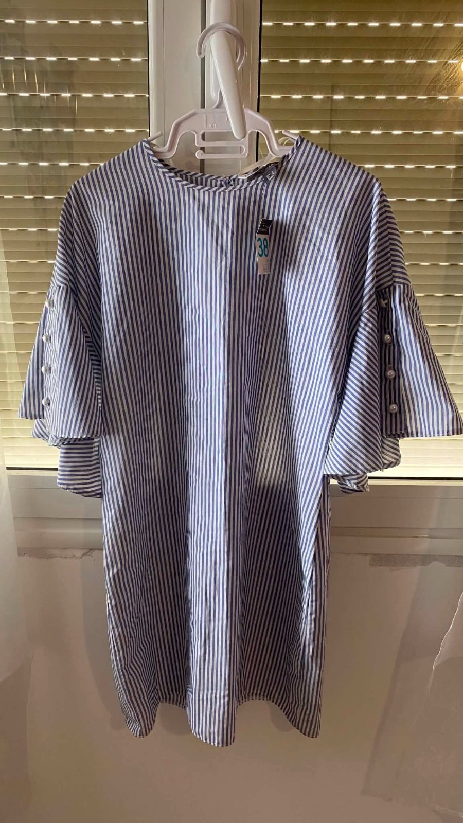 Robe chemise rayée bleue et blanche – Détails perles – Taille 38 (Neuve avec étiquette)
