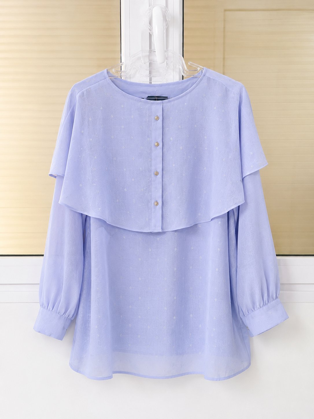 Magnifique Chemise bleu lavande  à Volants