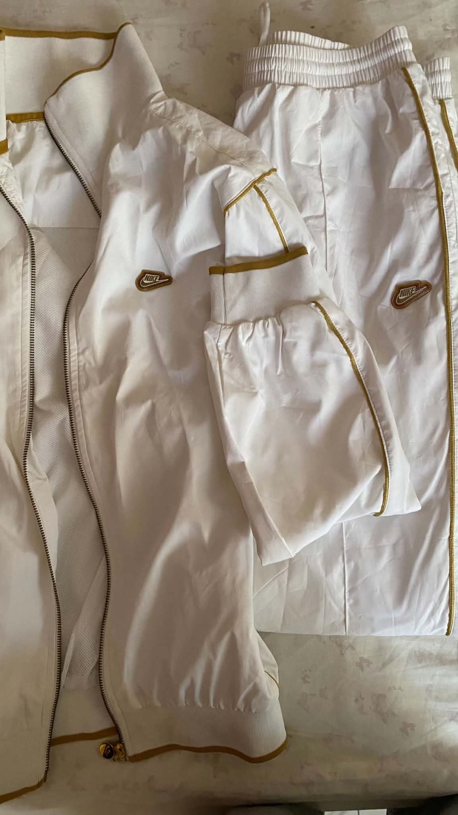 Survêtement Nike Vintage blanc et doré