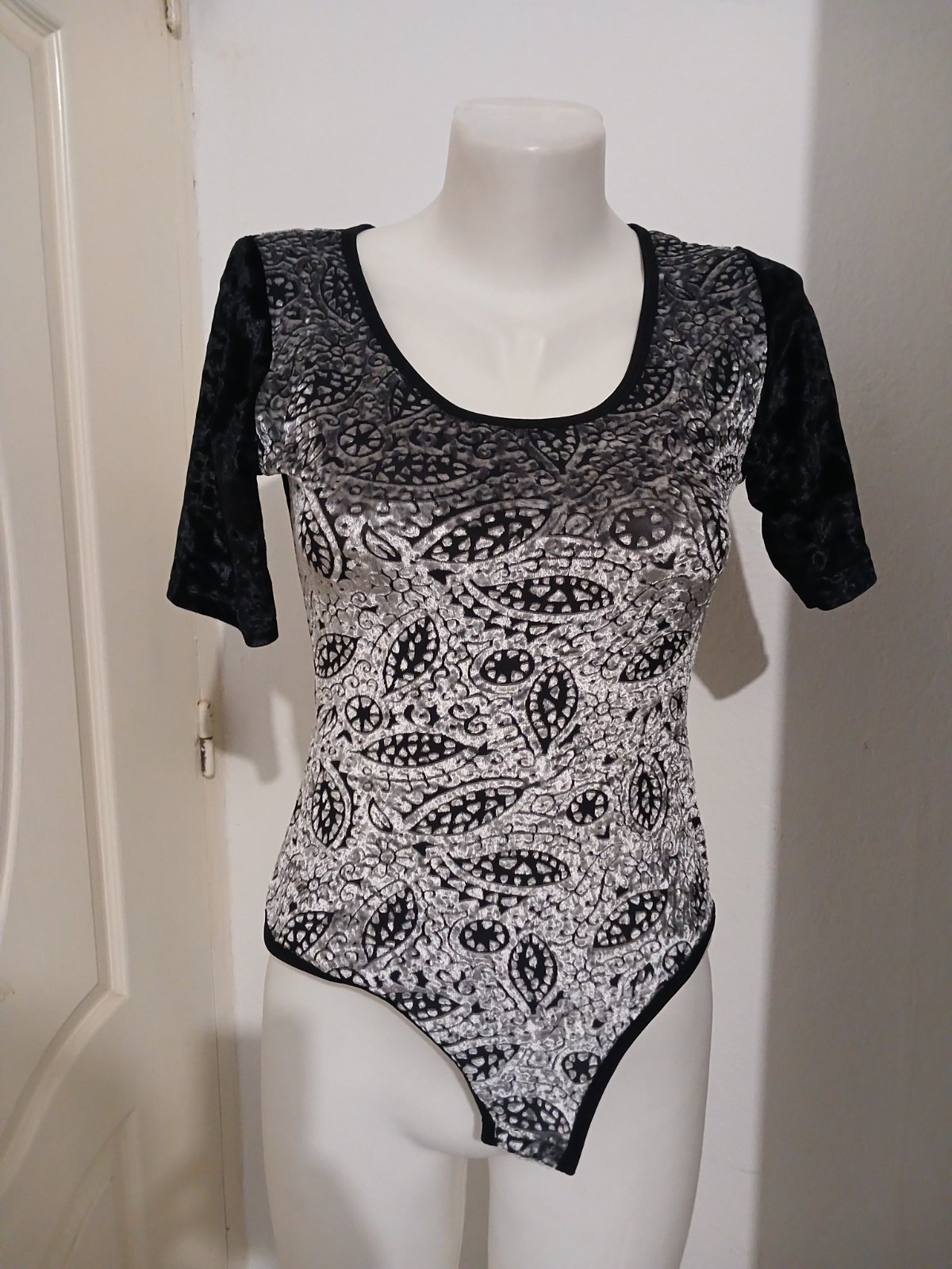 Bodysuit.  En velours.  Taille 40/42