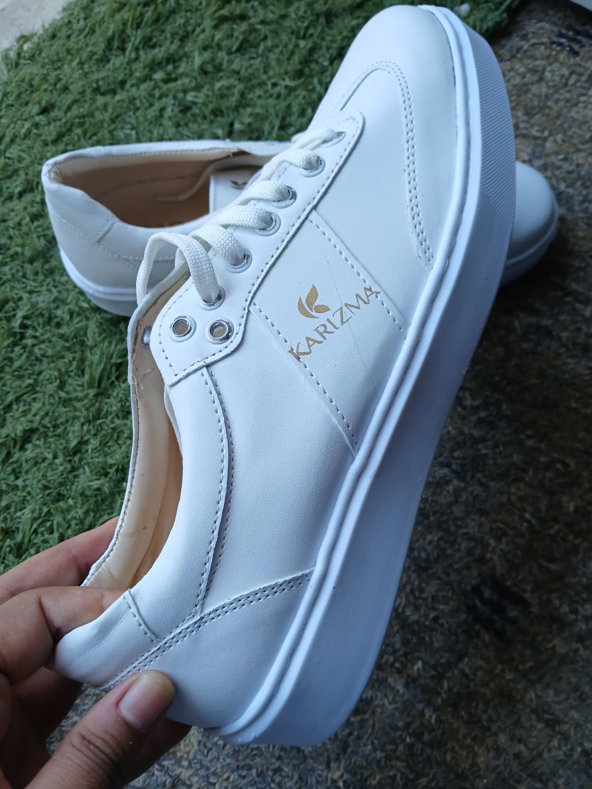 Baskets pour  Homme.  Pointure 43.