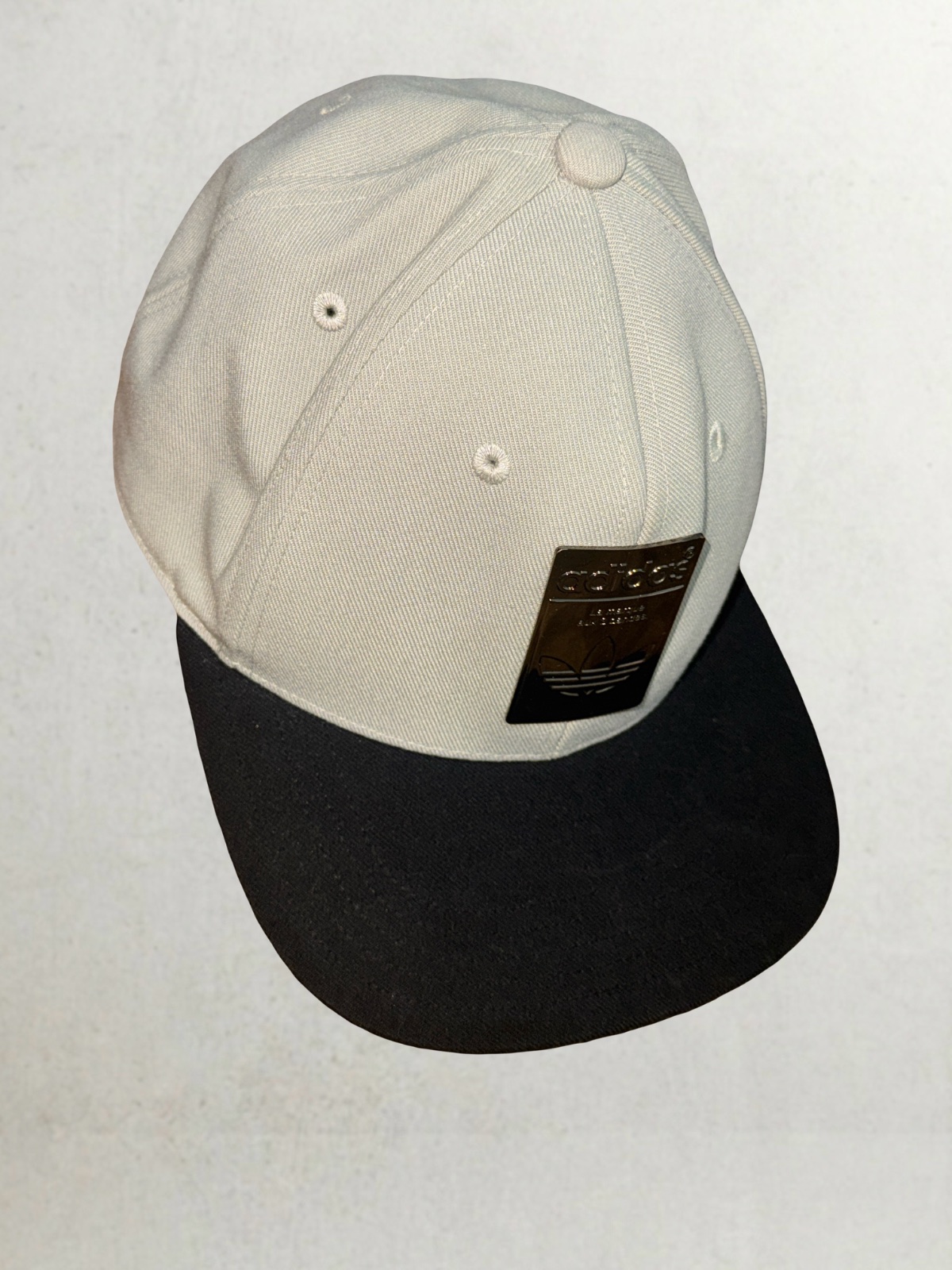 Casquette Adidas Originals Snapback Beige et Noire - Plaque Métal