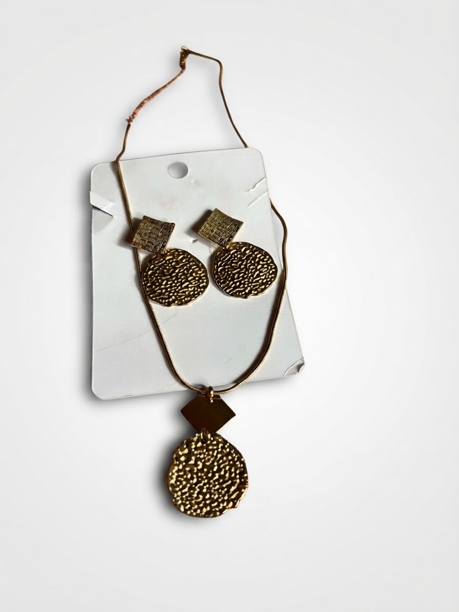 Parure collier et boucles dorées stainlesd