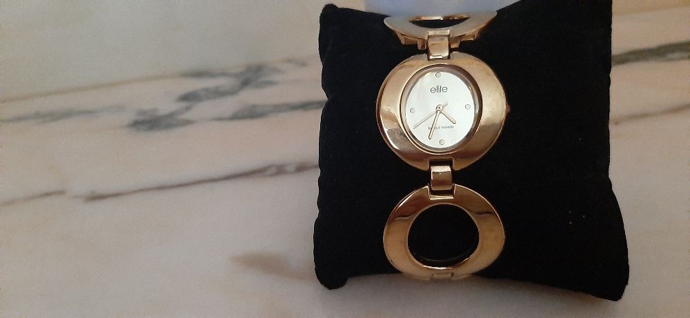 Montre élite doré. 