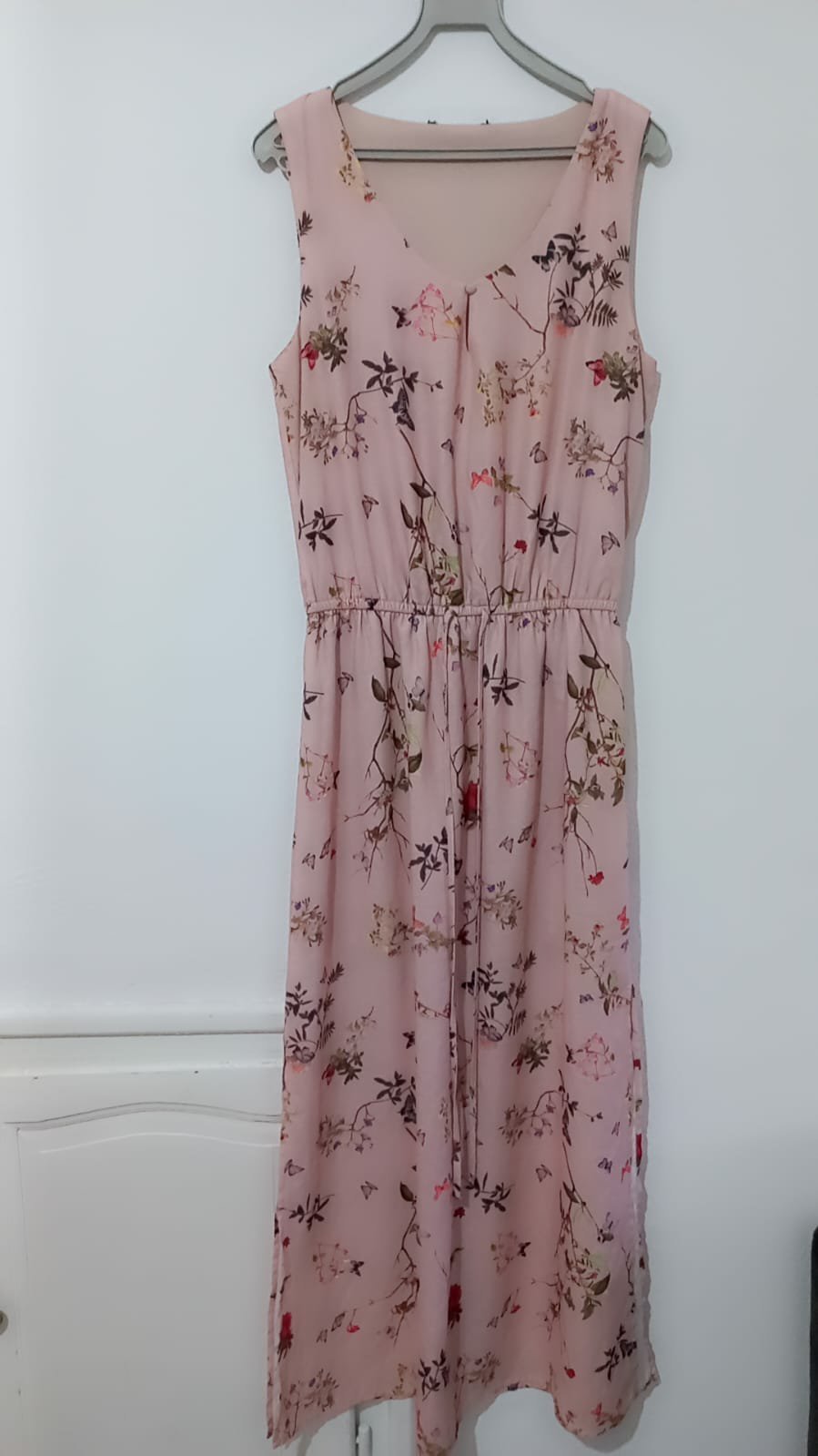 Robe fleurie rose avec des motif feuille 
