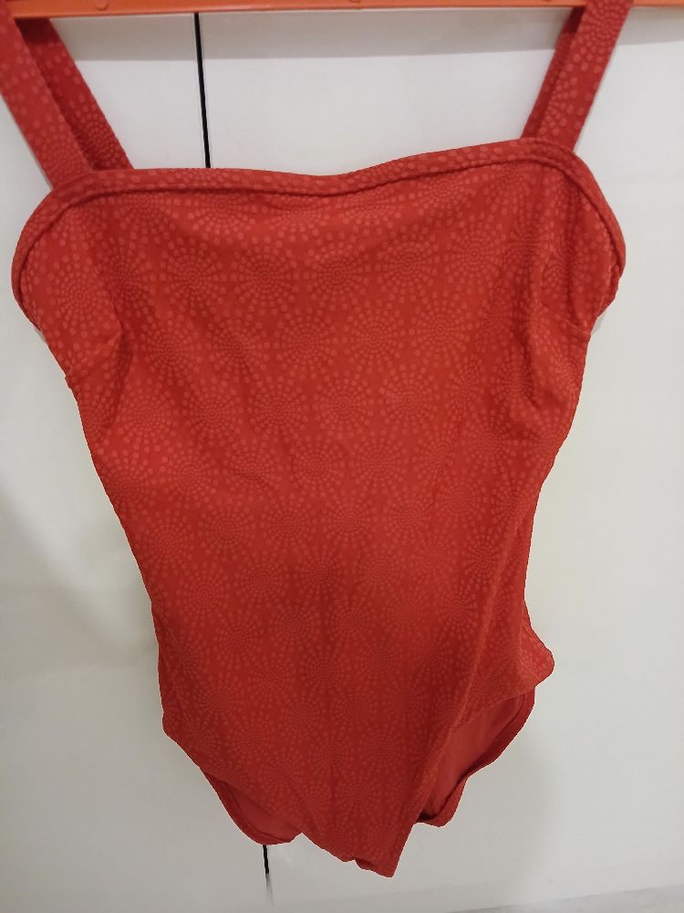 2 maillots taille 40
