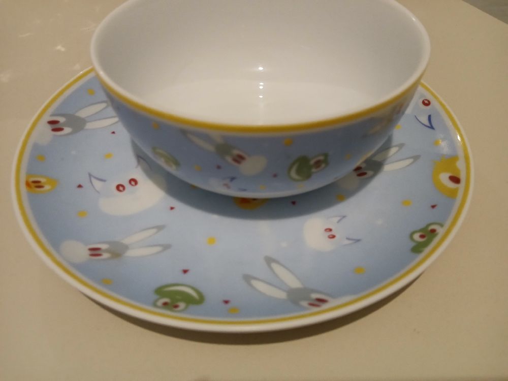 Assiette et bol en porcelaine