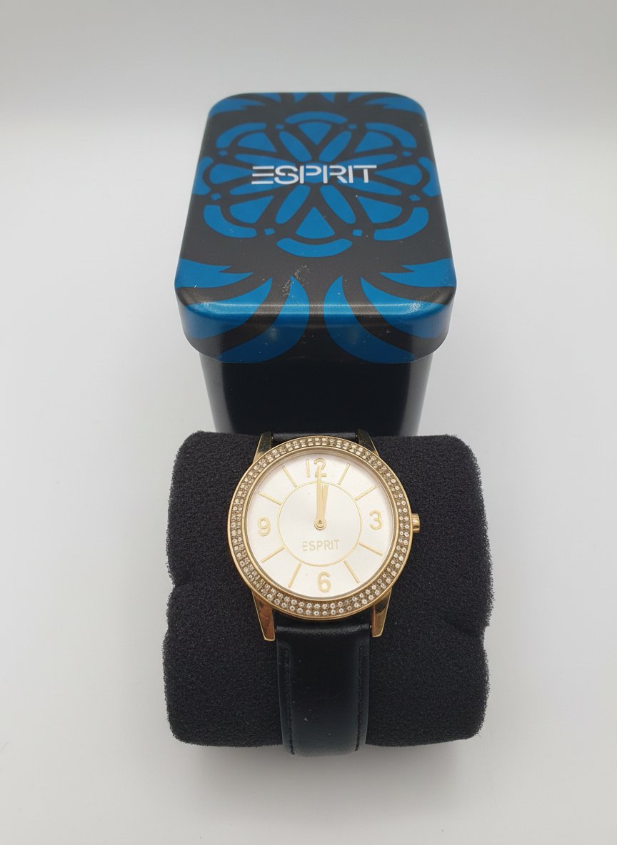 Très Jolie montre Esprit 