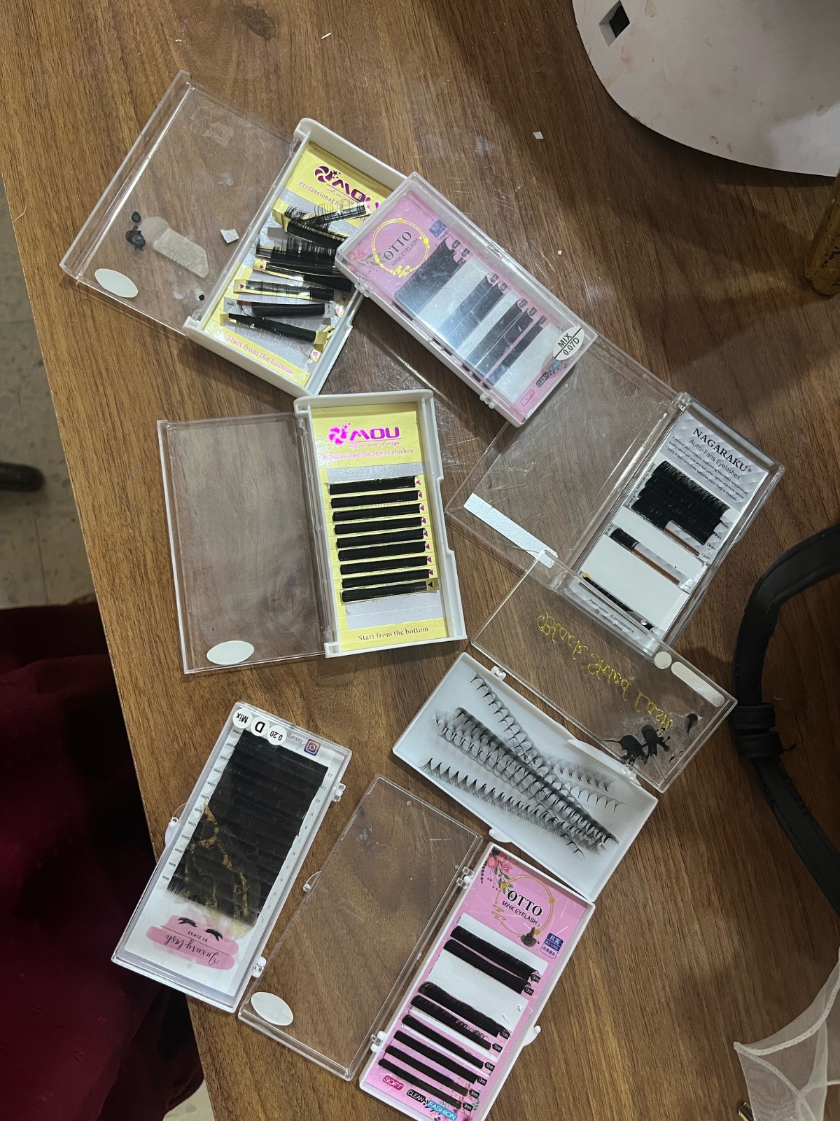 Lot de boîtes d'extensions de cils (MOU, Nagaraku, OTTO...)