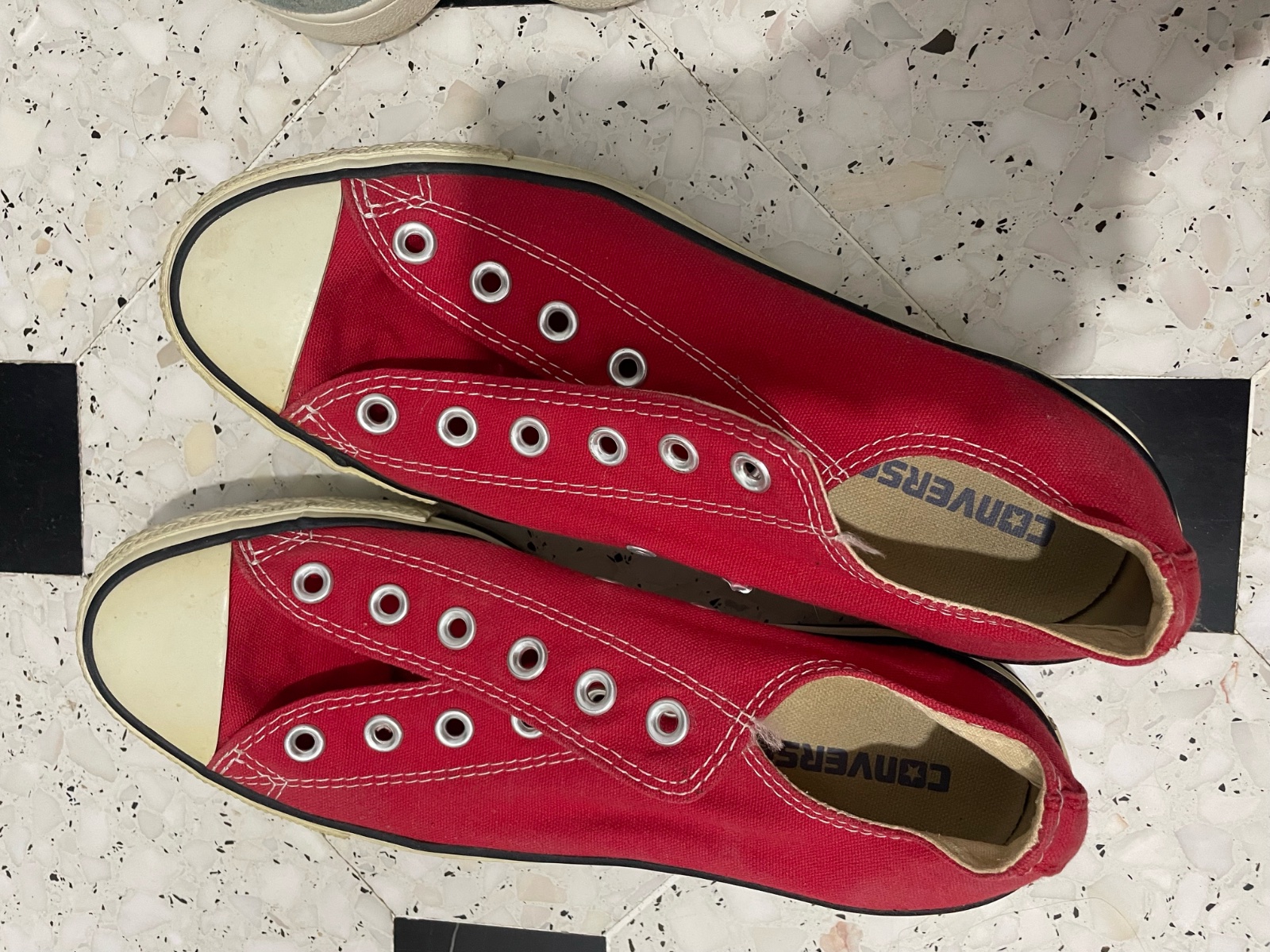 Converse rouge