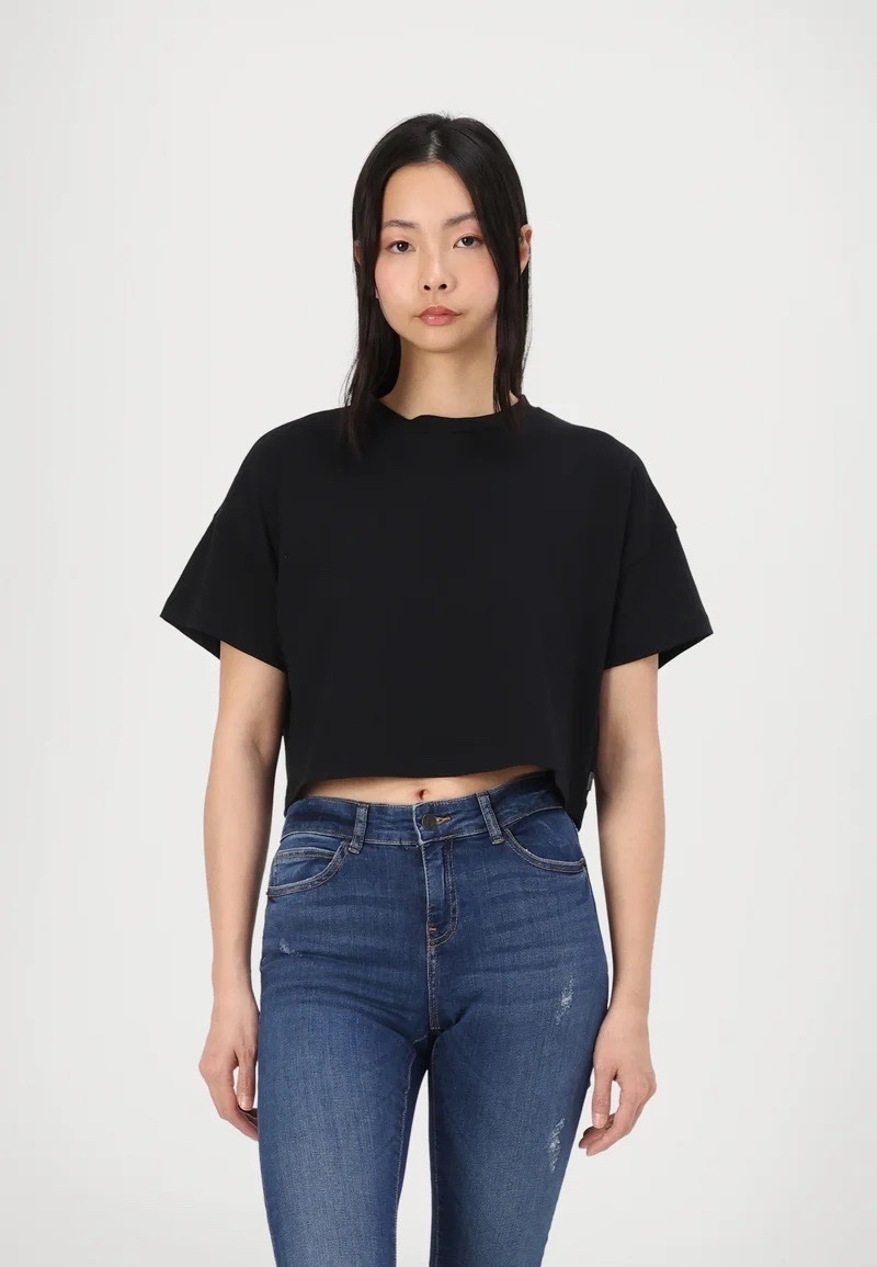 Cropped t shirt shein