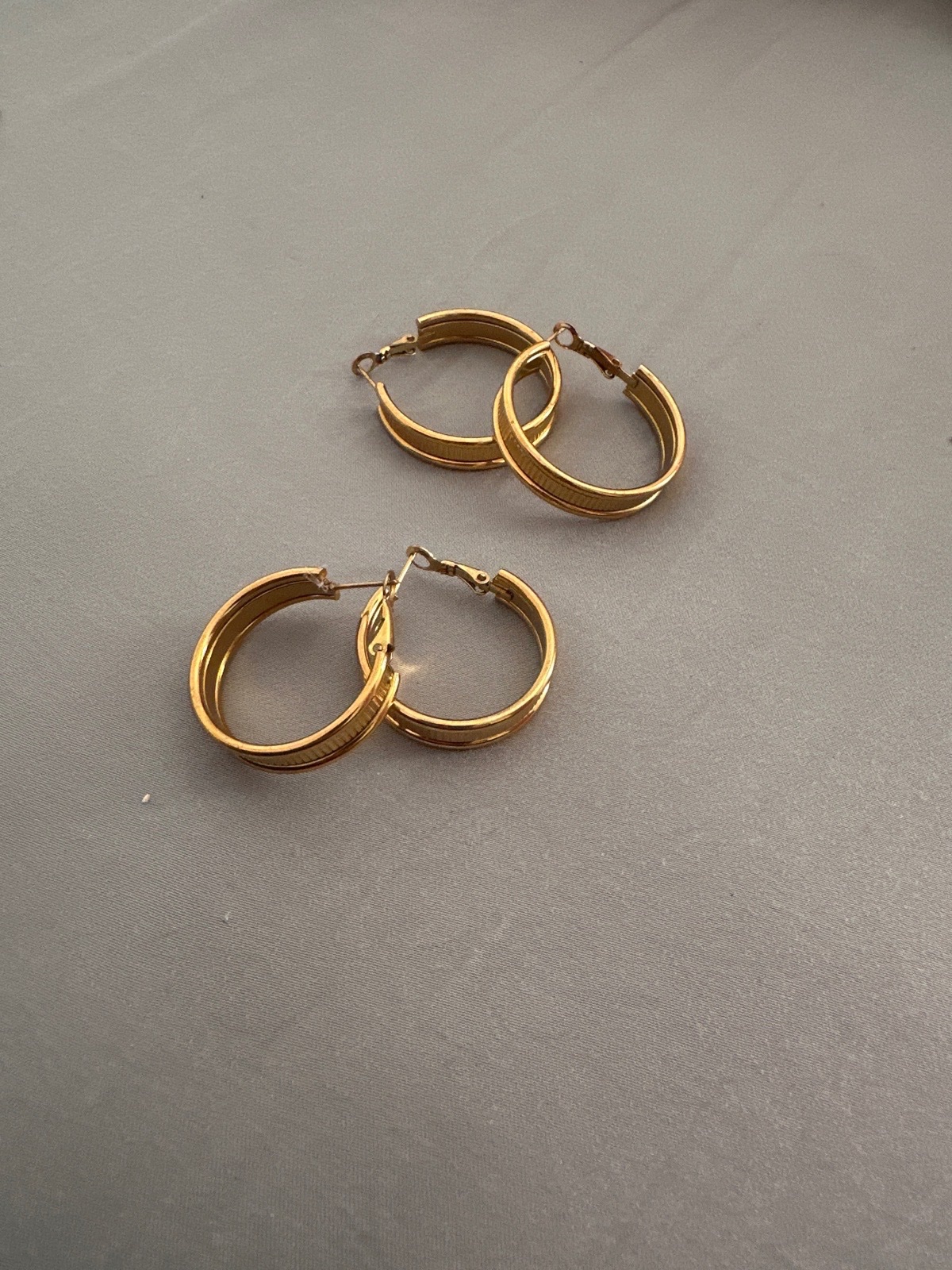 2 boucles d'oreilles 