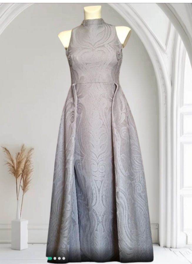 robe d'apparat , je vide.