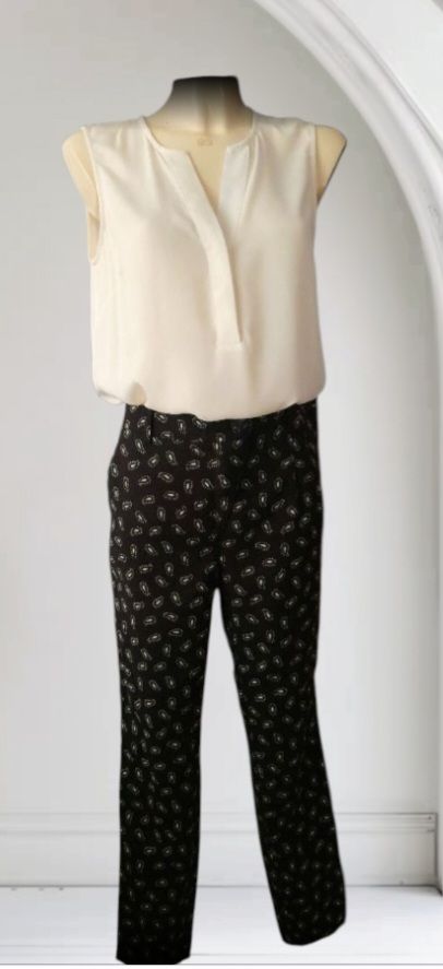 je vide pantalon SISLEY faute de taille,  taillé M MAIS CORRESPOND À TAILLE 39/40
