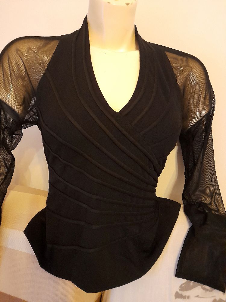 Haut chic noir importation,  je vide