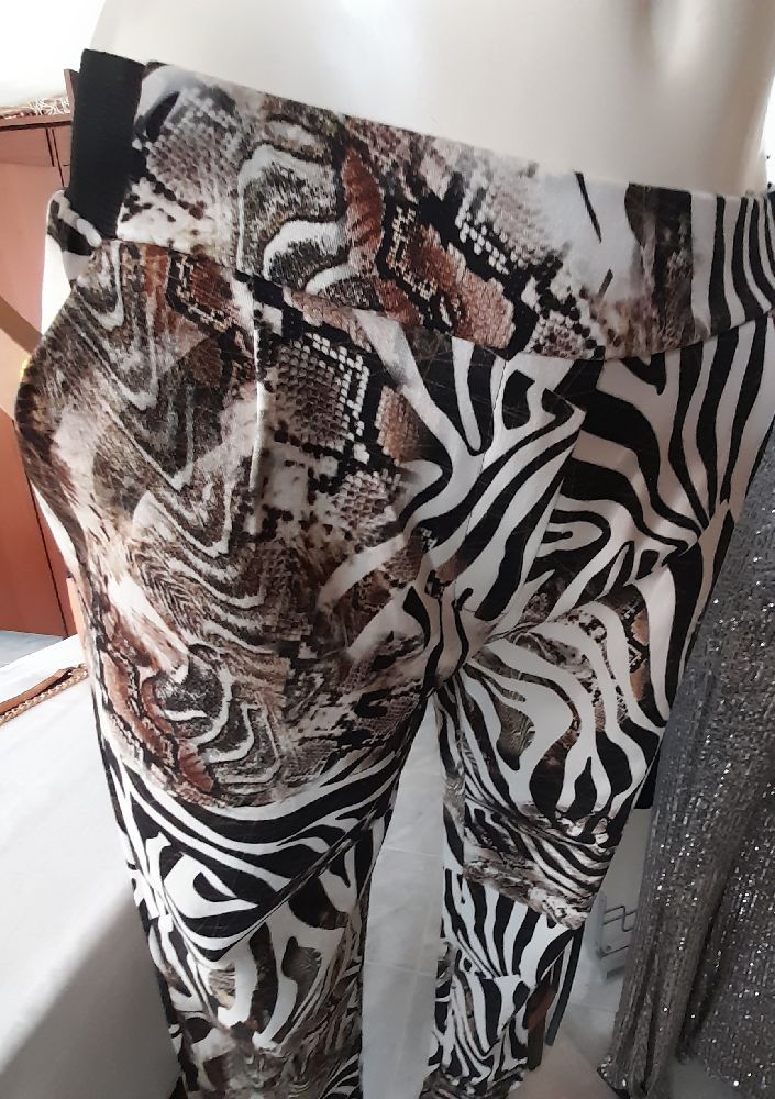ensemble pantalon turque T 42 et haut ZARA idem, tous deux neufs sans etiquettes