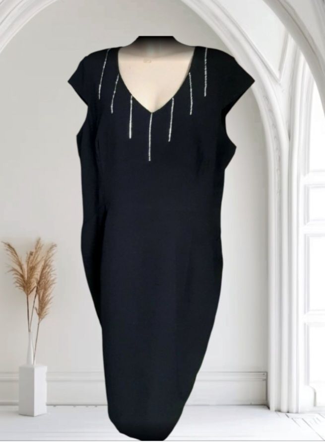 En promo,Robe chic cocktail ou réceptions taille 48/50. jamais portée. 