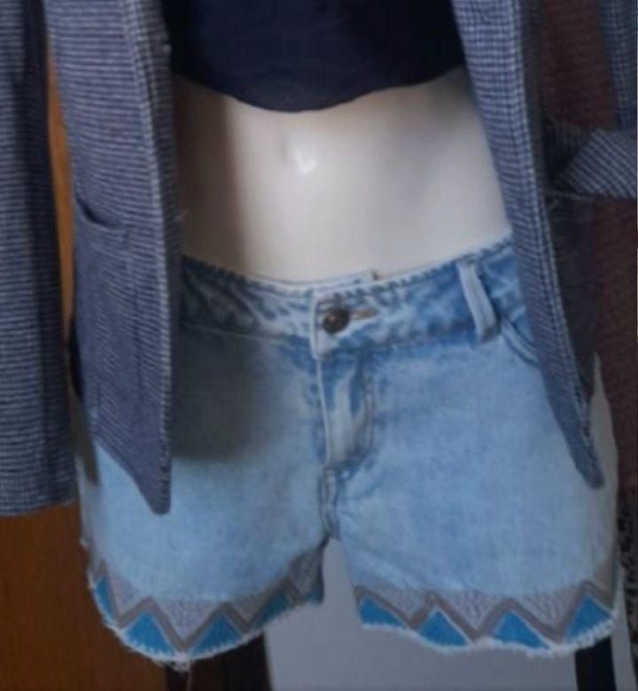 promo, short denim brodés,  neuf taille 38