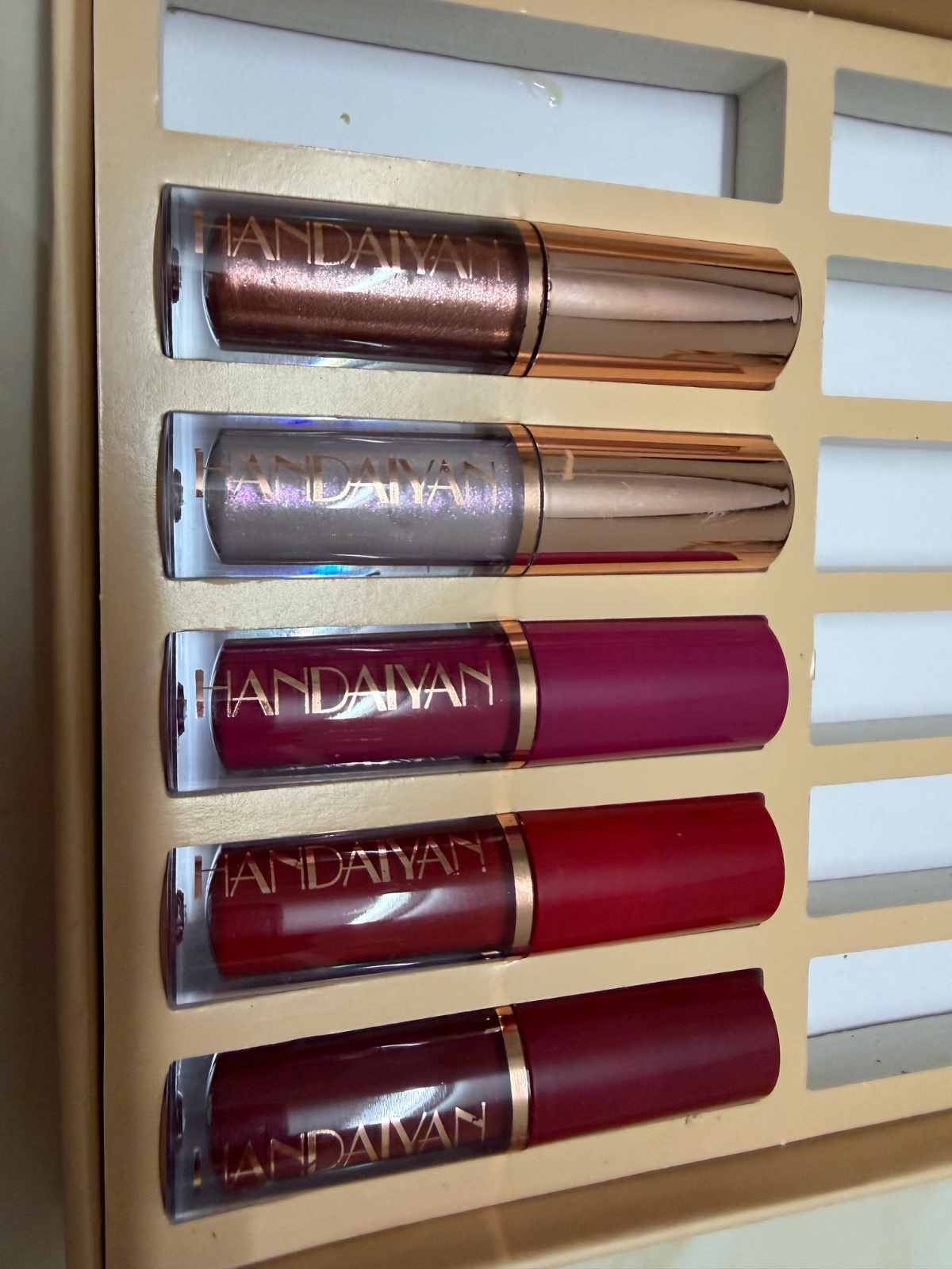 Cinque lip gloss jamais utilisè