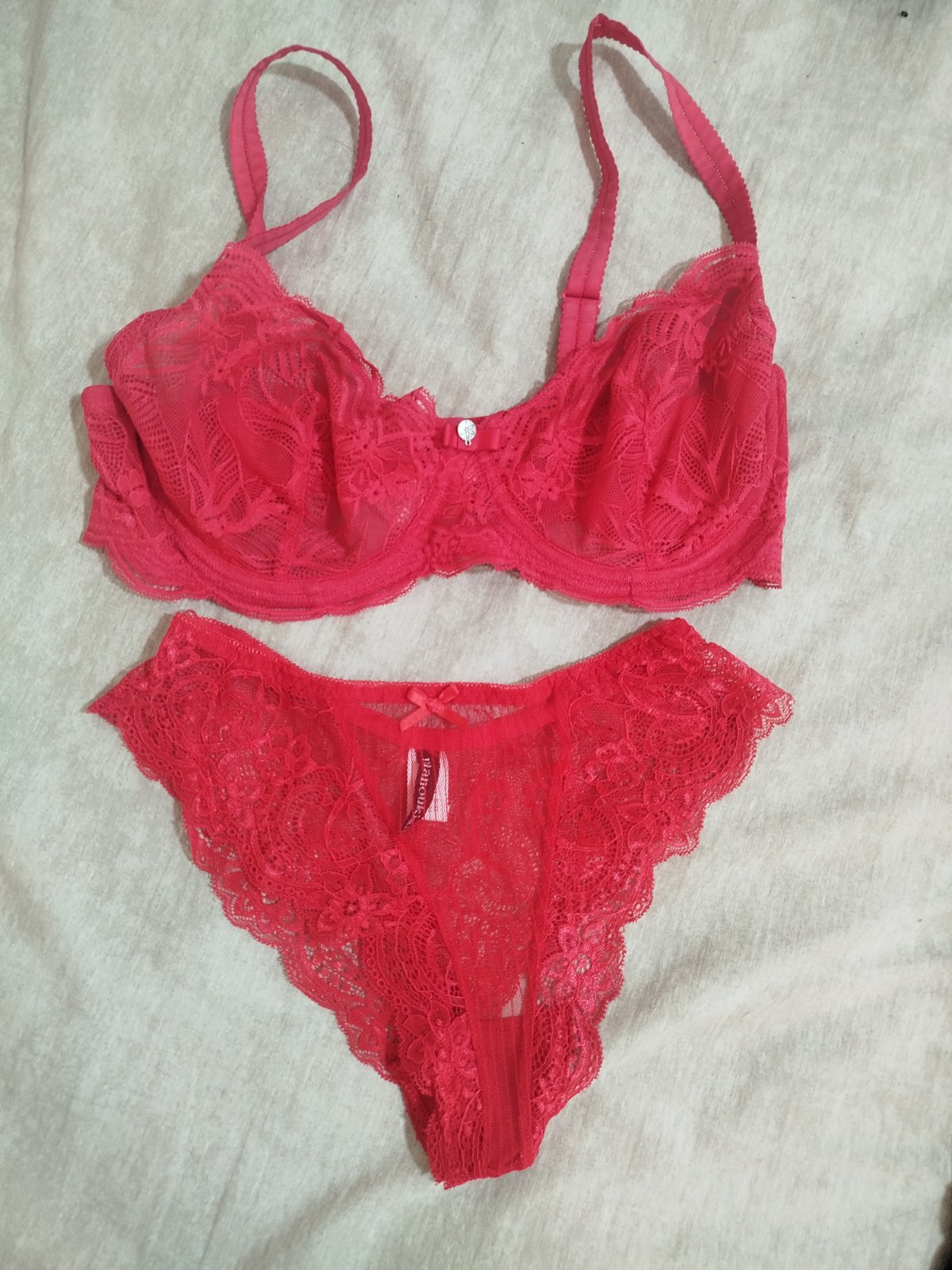 Ensemble de lingerie rouge dentelle 