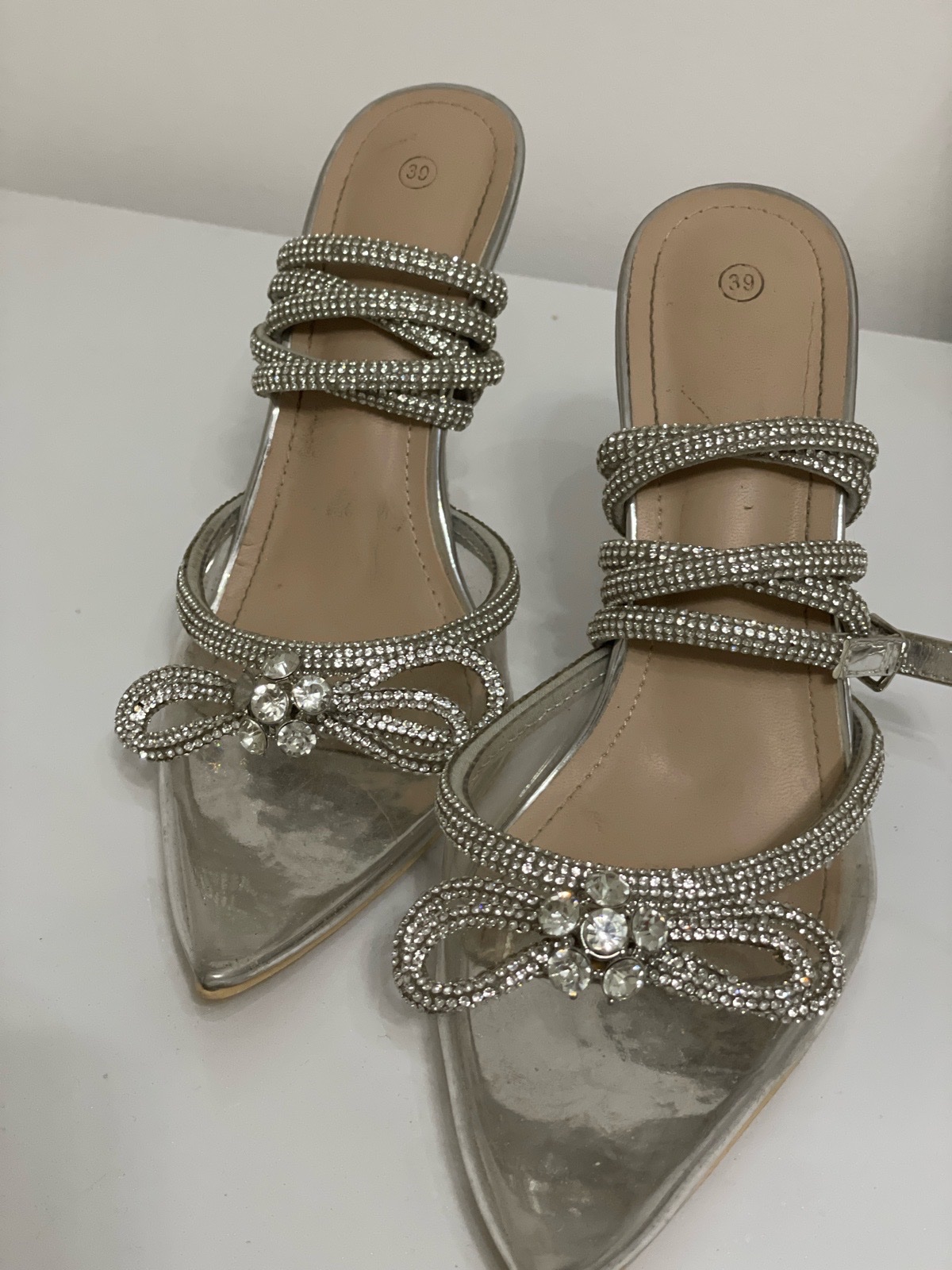 Talon transparent et gris 