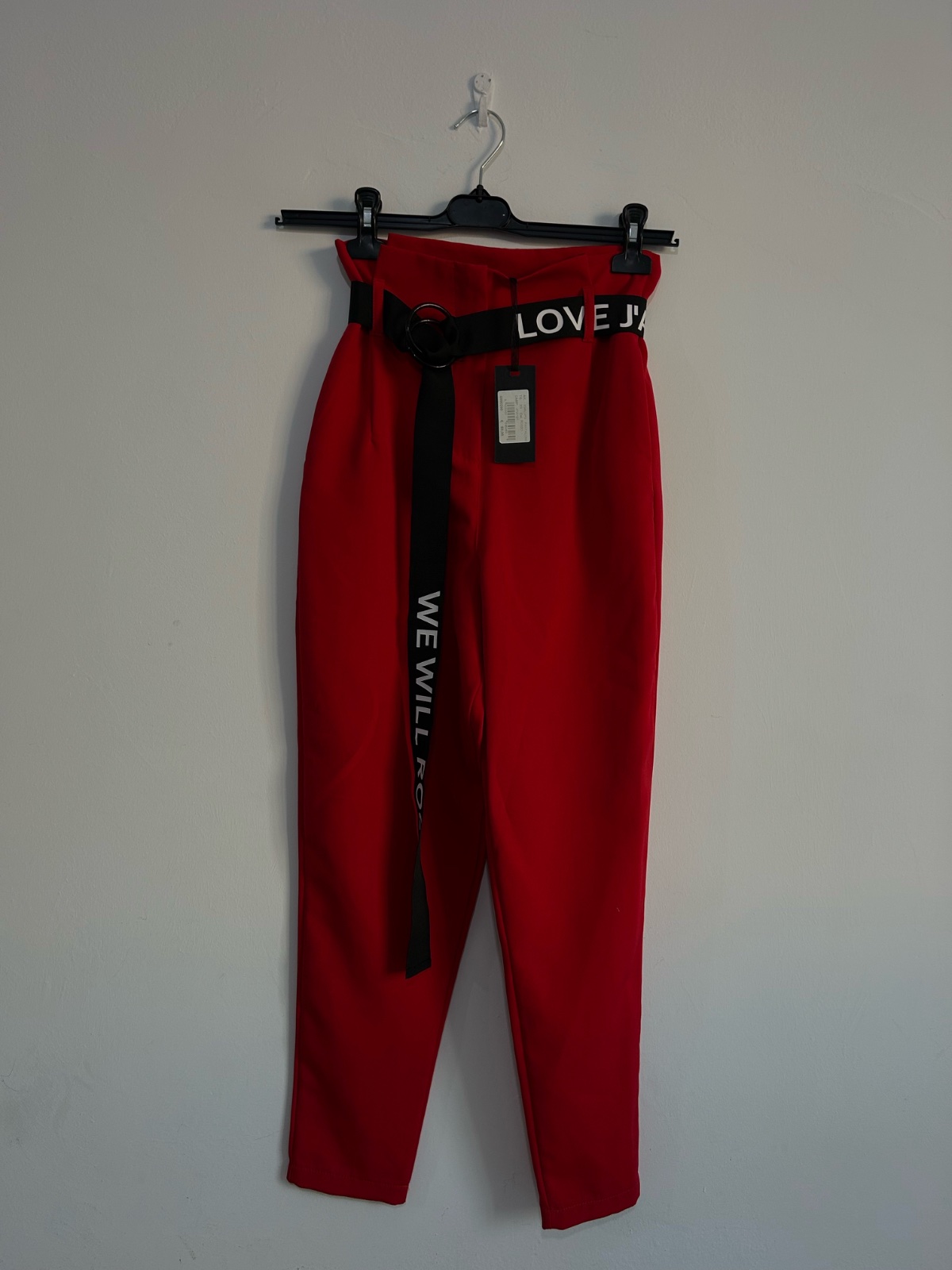 Pantalon classe rouge de la marque J'AIMÉ 