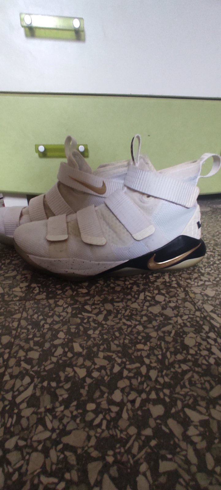 Nike LeBron Soldier 11 