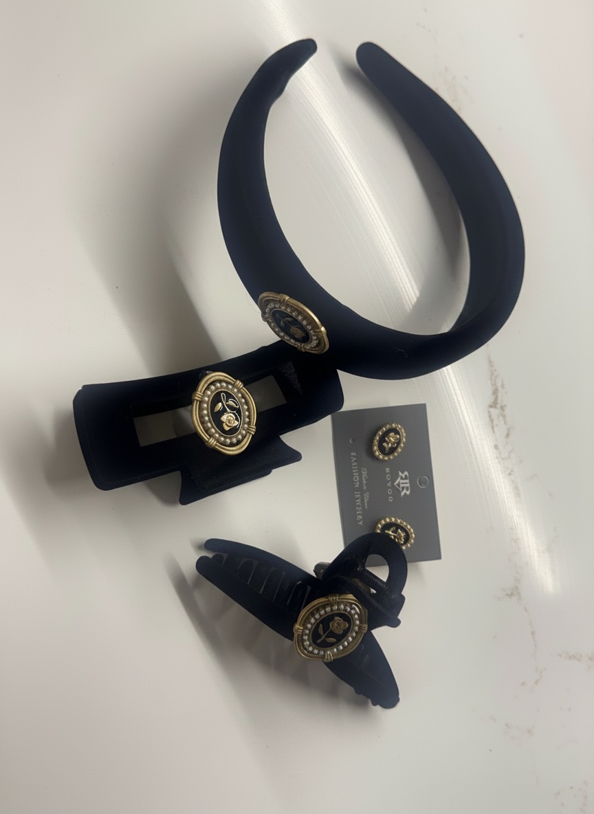 Une Serre tête / 2 pinces à cheveux/ boucles d'oreilles