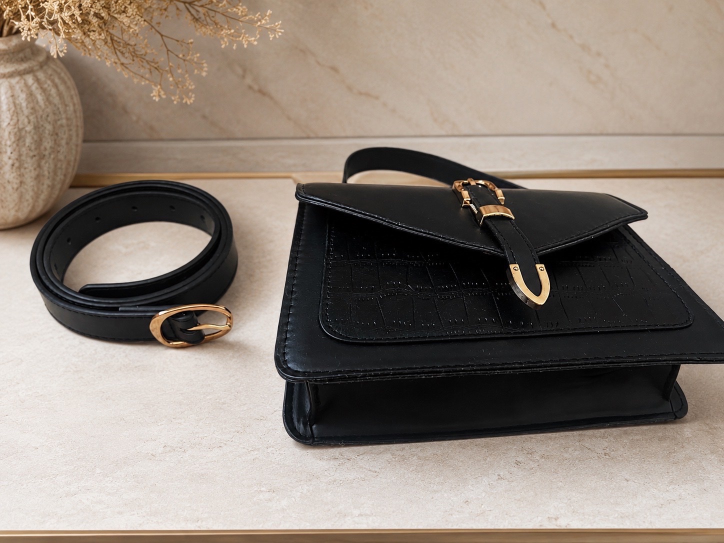 Sac shein neuf noire et doré
