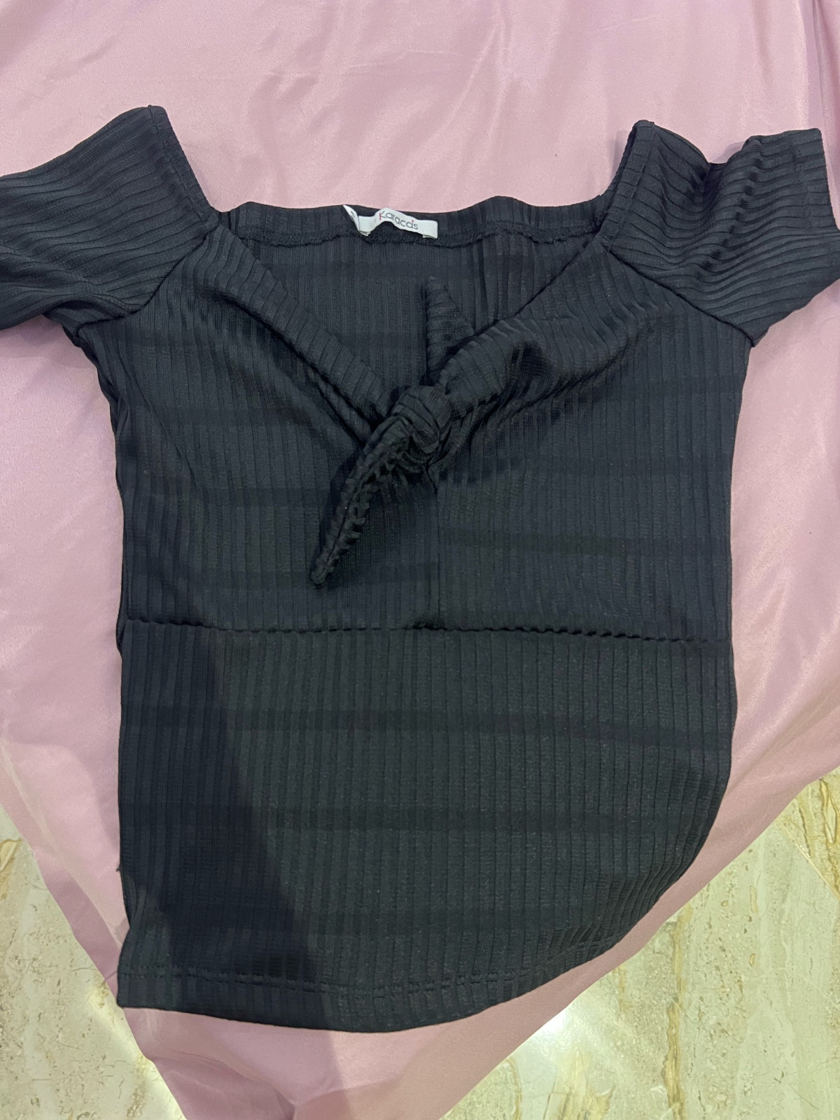 Pull noir jamais porté