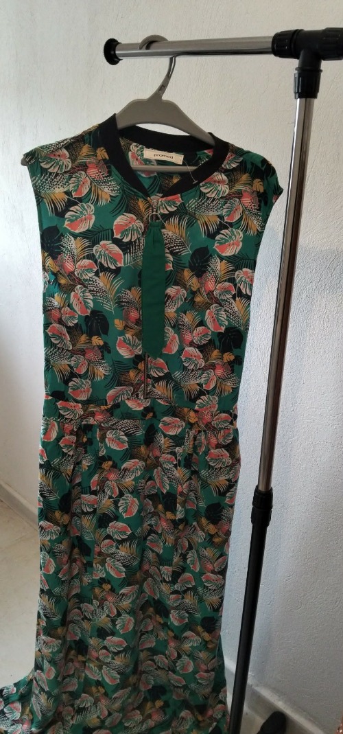 Robe longue avec cravate